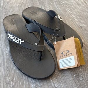 NWT Oakley mens sandals